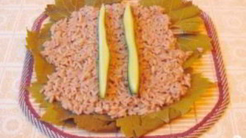 роллы с виноградными листьями