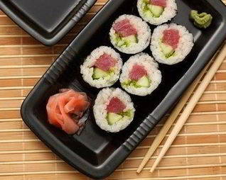 Роллы со свежим огурцом и тунцом