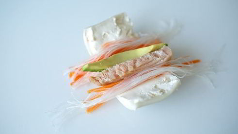 спринг-роллы с кальмарами и тунцом