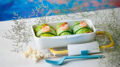 спринг-роллы с кальмарами и тунцом