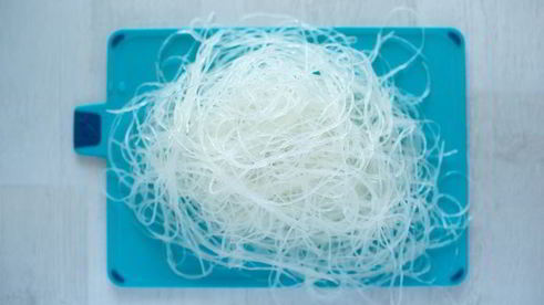 спринг-роллы с кальмарами и тунцом