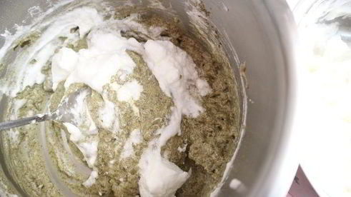 бисквитный рулет из тыквенных семечек