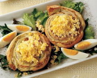 Фасолевые рулеты с яичной начинкой