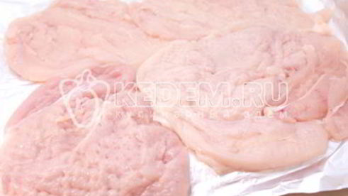 куриный рулет с укропом и брусникой