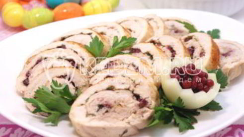куриный рулет с укропом и брусникой