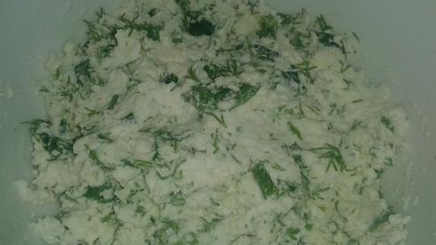 куриные рулеты с сыром и венскими колбасками