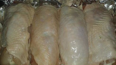 куриные рулеты с сыром и венскими колбасками