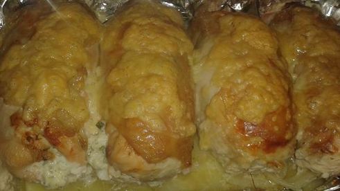 куриные рулеты с сыром и венскими колбасками