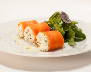 Морковные рулетики с творожным сыром