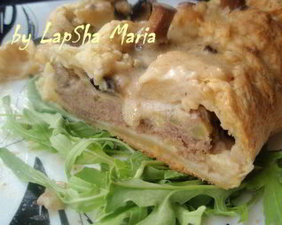 Мясной рулет с грибами и кабачком