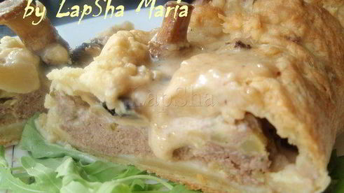 мясной рулет с грибами и кабачком