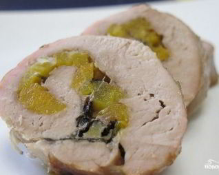 Мясной рулет с курагой