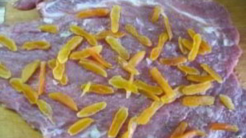 мясной рулет с курагой