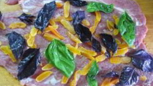 мясной рулет с курагой