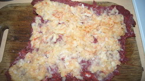 мясной рулет с яблоком