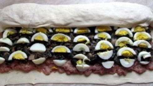 мясной рулет в тесте