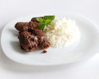 Мясные рулеты с клюквой