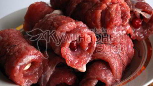 мясные рулеты с клюквой