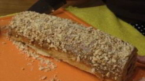 ореховый рулет с вареной сгущенкой