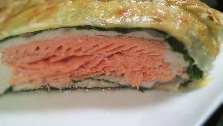 Рецепт разноцветного рулета из лососевой форели