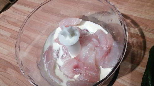 разноцветный рулет из лососевой форели