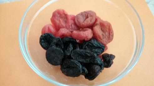 рулет из бедра индейки с черносливом и курагой