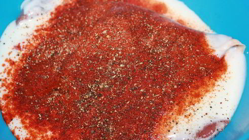 рулет из говяжьей пашины с соленым огурцом