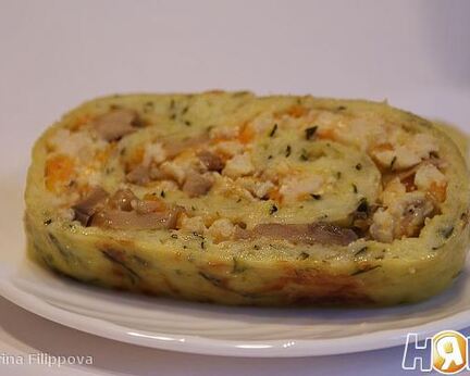 Рулет из кабачка с курицей и грибами