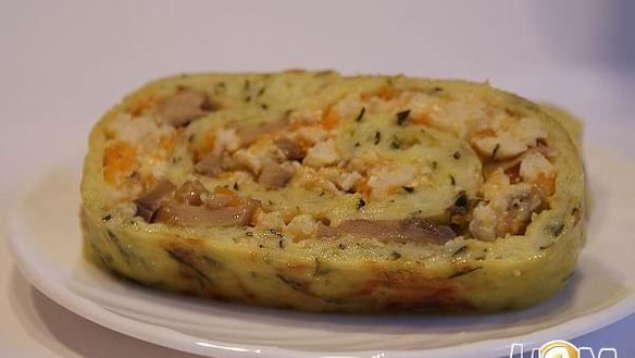 Рецепт Рулета из кабачка с курицей и грибами