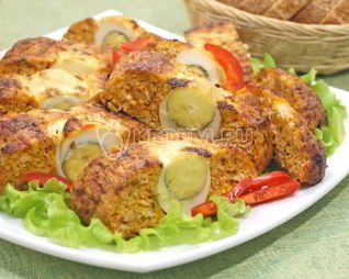 Рулет из курицы с овощами и яйцами