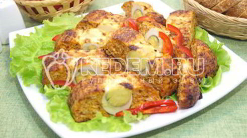 рулет из курицы с овощами и яйцами