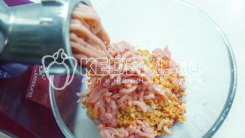 рулет из курицы с овощами и яйцами