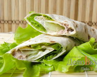 Рулет из лаваша с тунцом и зеленым салатом
