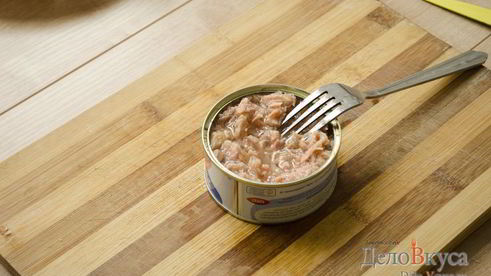 рулет из лаваша с тунцом и зеленым салатом