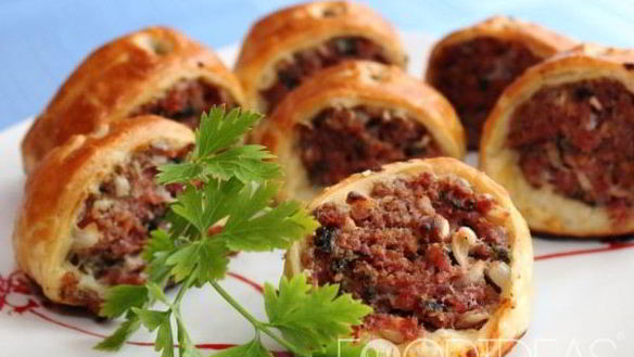 Рецепт Рулета из слоеного теста с фаршем