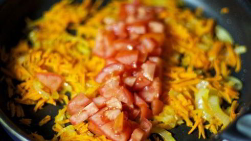 рулет из свинины с овощами