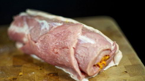 рулет из свинины с овощами