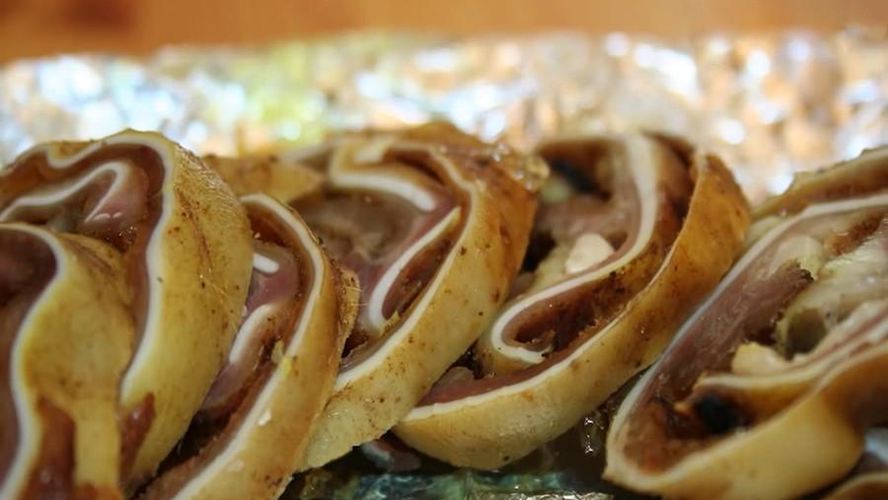 Рецепт рулета из свиных ушей