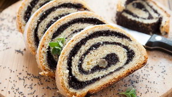 Рецепт Рулета на дрожжах с маковой начинкой