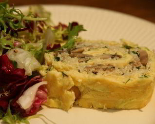 Рулет с цукини, фаршированный рисом и грибами