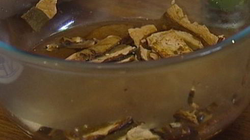 рулет с цукини, фаршированный рисом и грибами