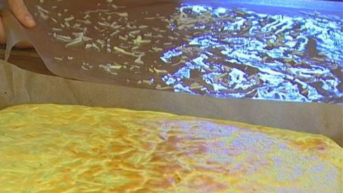 рулет с цукини, фаршированный рисом и грибами