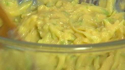 рулет с цукини, фаршированный рисом и грибами