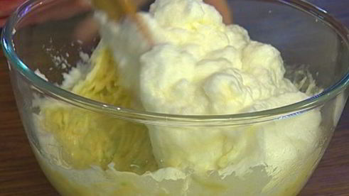 рулет с цукини, фаршированный рисом и грибами