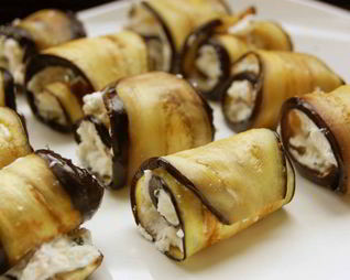 Рулетики из баклажанов с творогом