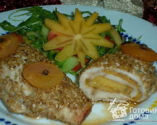 Рулетики из индейки с хурмой