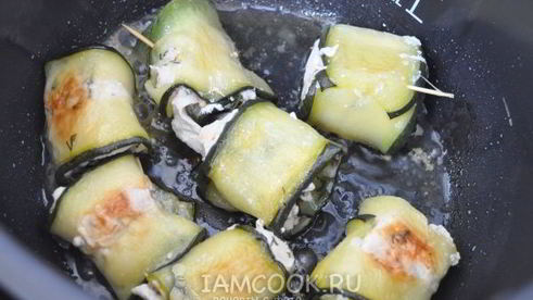 рулетики из кабачка с куриной грудкой в мультиварке