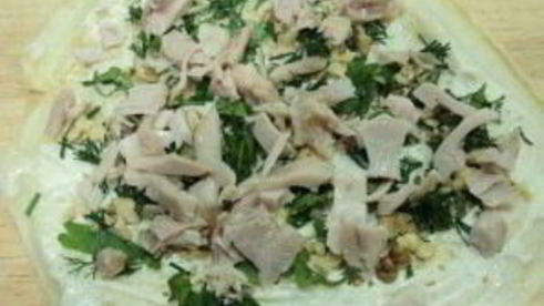 рулетики из яичных блинчиков