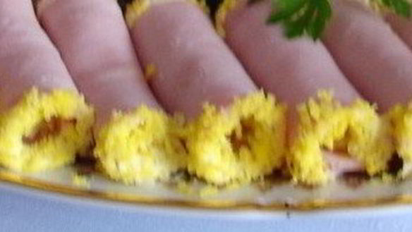 Рецепт Ветчинных рулетиков с чесночно-яичной начинкой