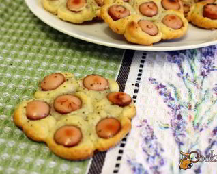 Сосиски в слоеном тесте Цветок